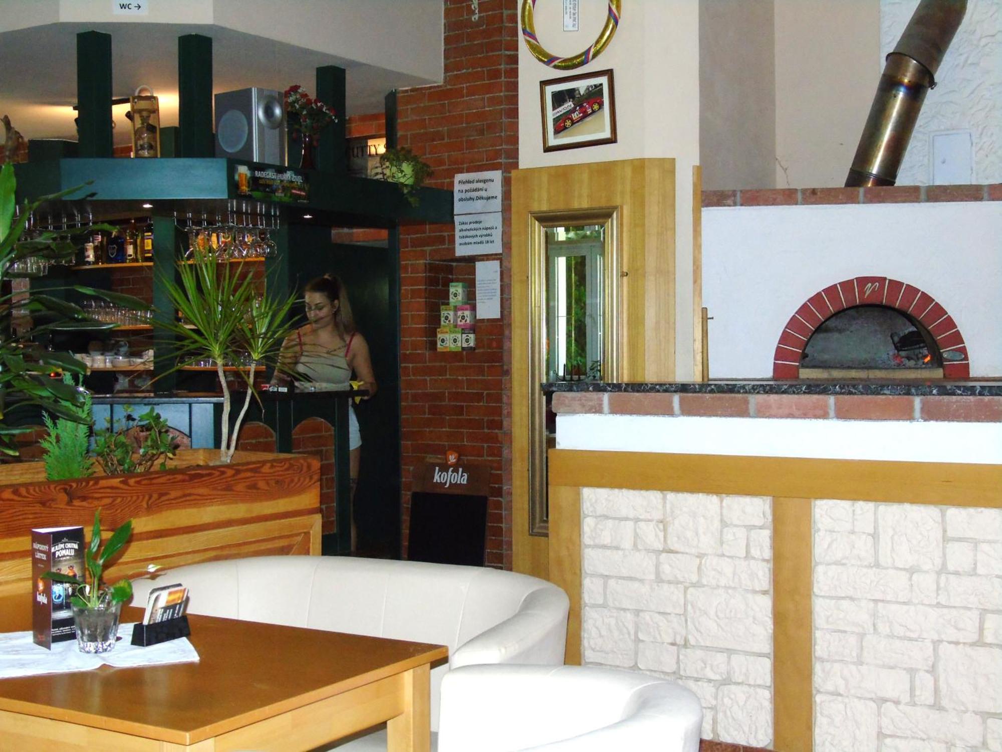 Toris Inn Trinec Buitenkant foto